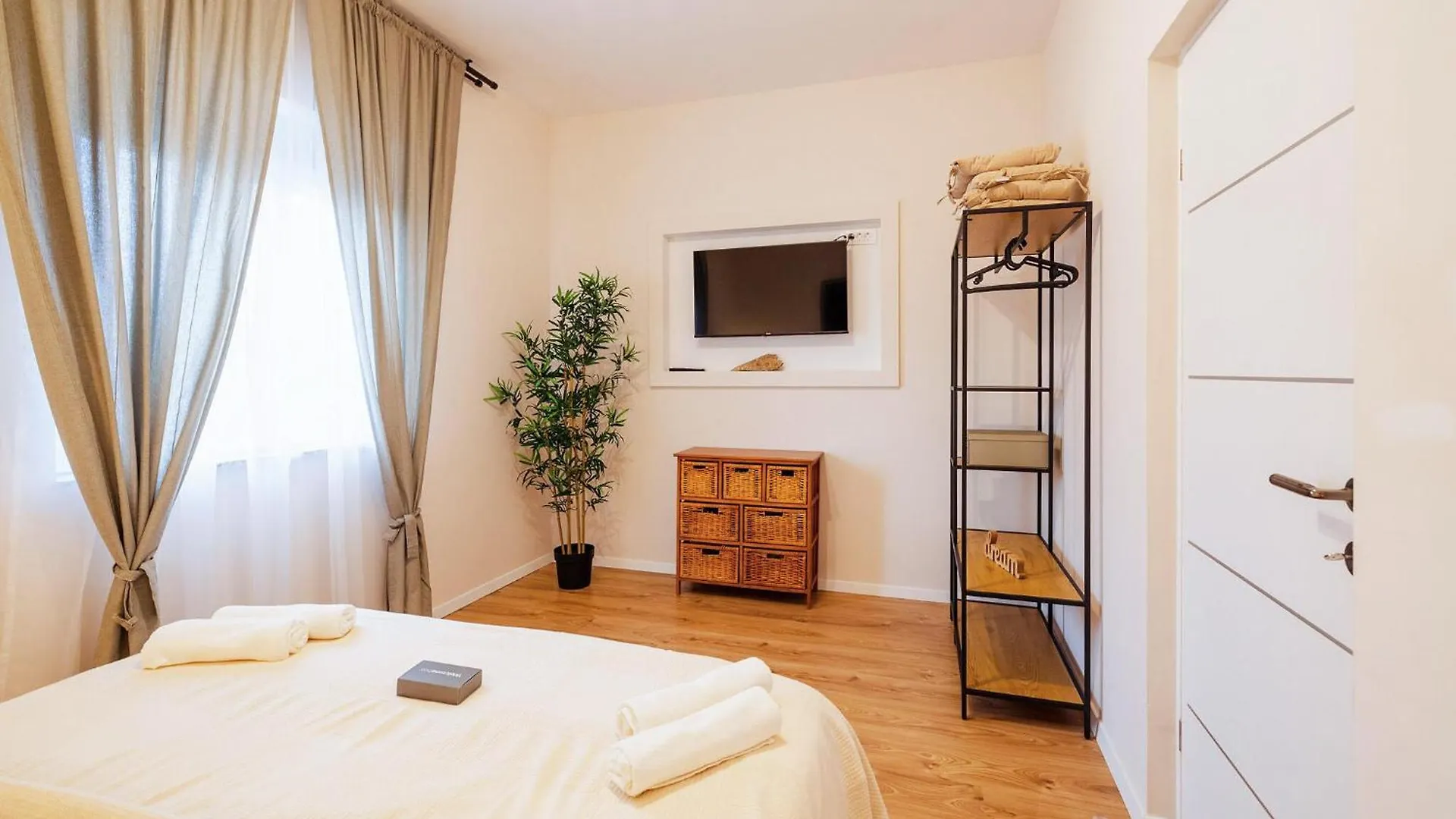 Holiday home Stunning Home In Seline With Outdoor Swimming Pool